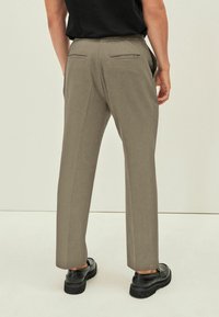 Next RELAXED FIT JOGGER STRETCH - Stoffhose - neutral