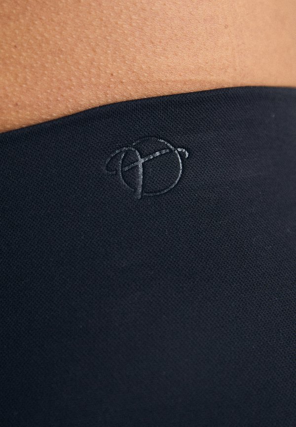 SOFT SCULPT BANDEAU - Pants2