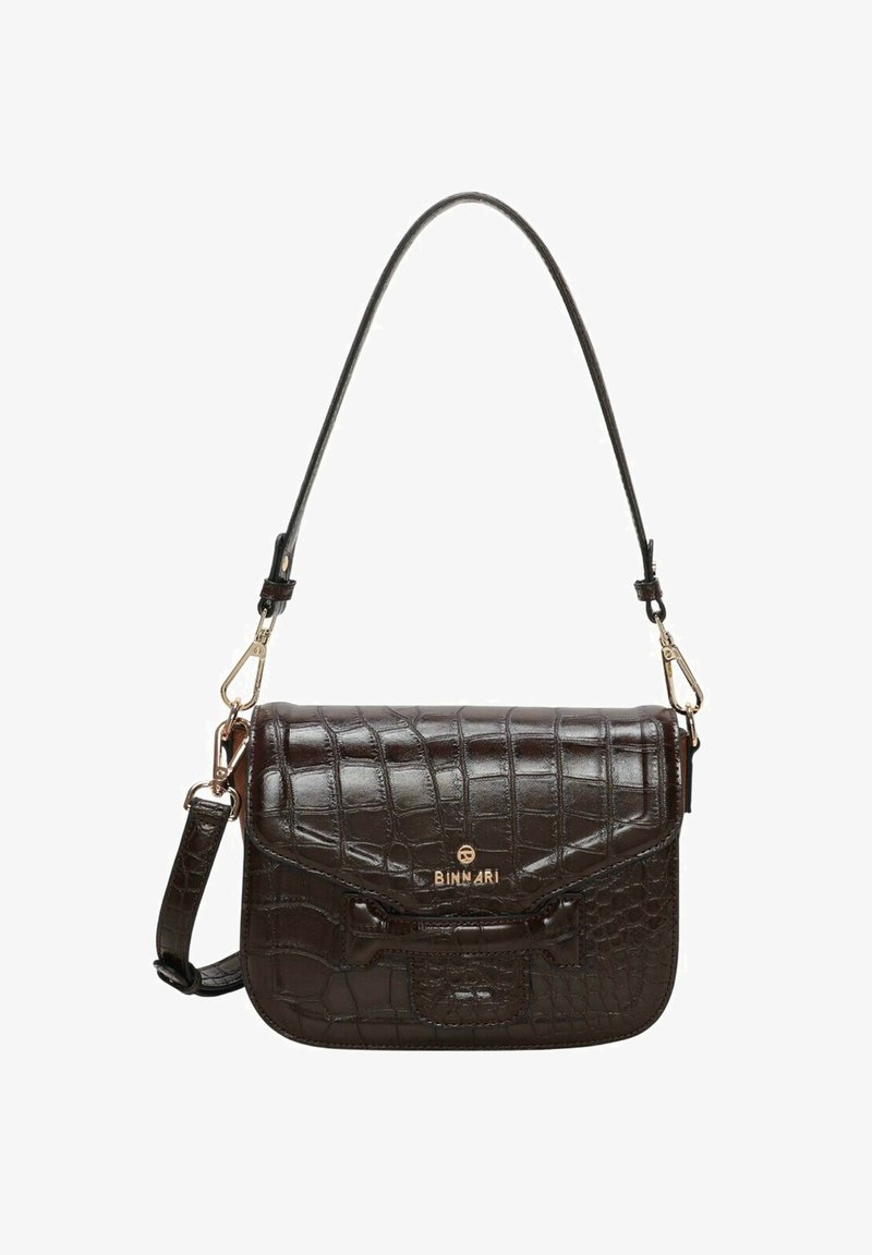 Bolso de mano de piel sintética en color marrón con diseño de cocodrilo, forma estructurada, tapa superior, herrajes en tono dorado y correa de hombro desmontable.