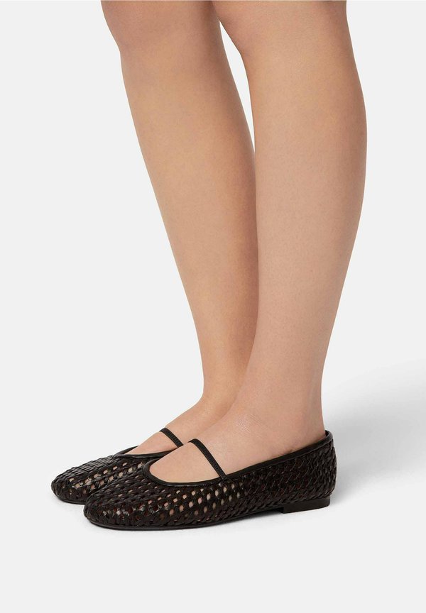 SUNDAY MORNING - Riemchenballerina