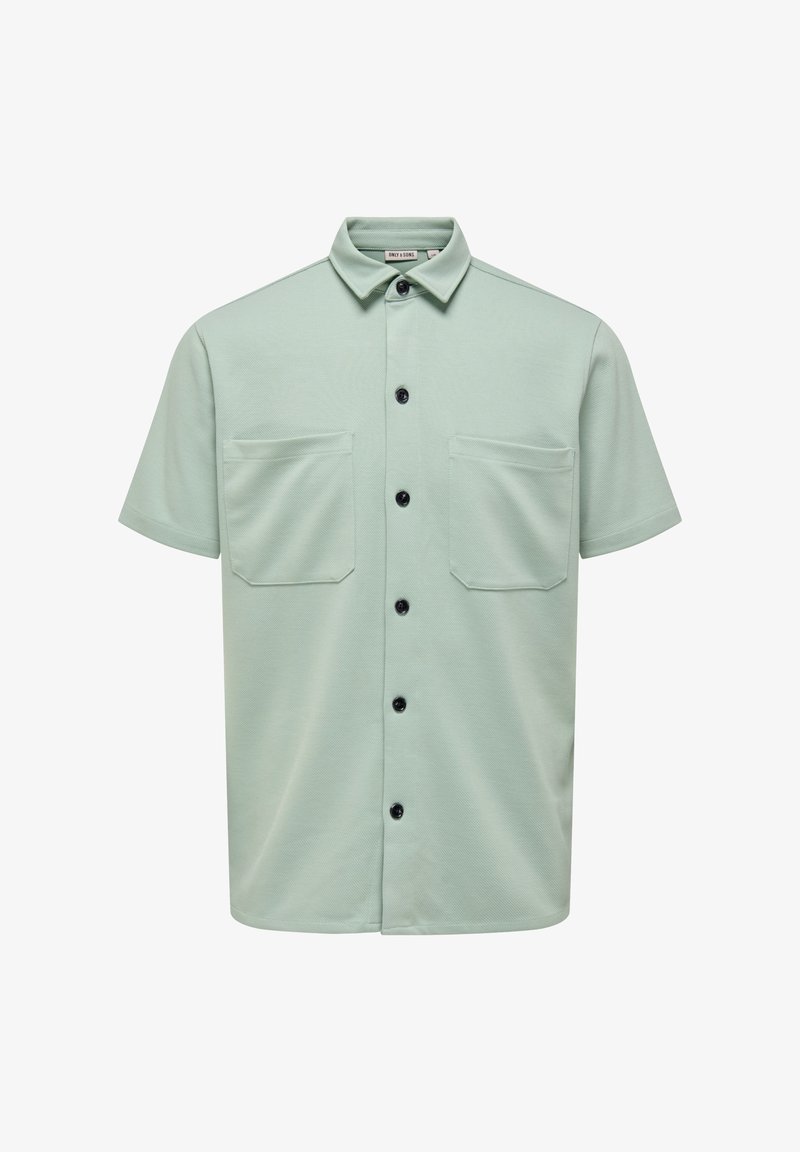 Kurzärmliges Hemd mit Knopfleiste in Hellgrün, ausgestattet mit zwei Vordertaschen und schwarzen Knöpfen. Glattes Material mit einem lässigen Design.