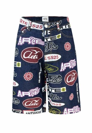 Shorts in denim con una base blu scuro. Presentano loghi e motivi stampati multicolori, tra cui fiori e nomi di marchi. Design a vita media.