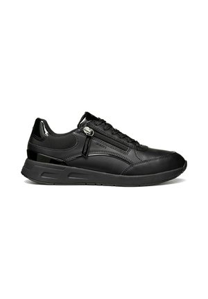 Baskets basses noires avec lacets et fermeture éclair latérale, talon texturé et semelle rembourrée pour un usage décontracté.