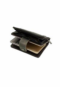 Cartera de cuero verde con múltiples compartimentos; cuenta con un bolsillo con cremallera, cierre a presión y un forro interior de contraste con un patrón floral.