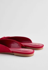 Next FOREVER COMFORT BOW - REGULAR FIT - Matalakantaiset pistokkaat - red