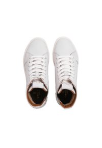 Sneakers bianchi in pelle con una texture liscia, dotati di lacci piatti, design low-top, punta rotonda e interno color tan.