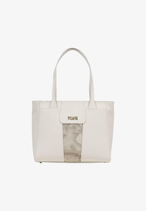 Sac fourre-tout blanc avec deux anses, fermeture à rabat, et un panneau central beige à motif avec le logo doré « PLASE ».