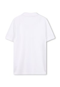 Chemise polo en coton blanc, à manches courtes, col classique, texture lisse et sans marques ni motifs visibles. Vue de dos uniquement.