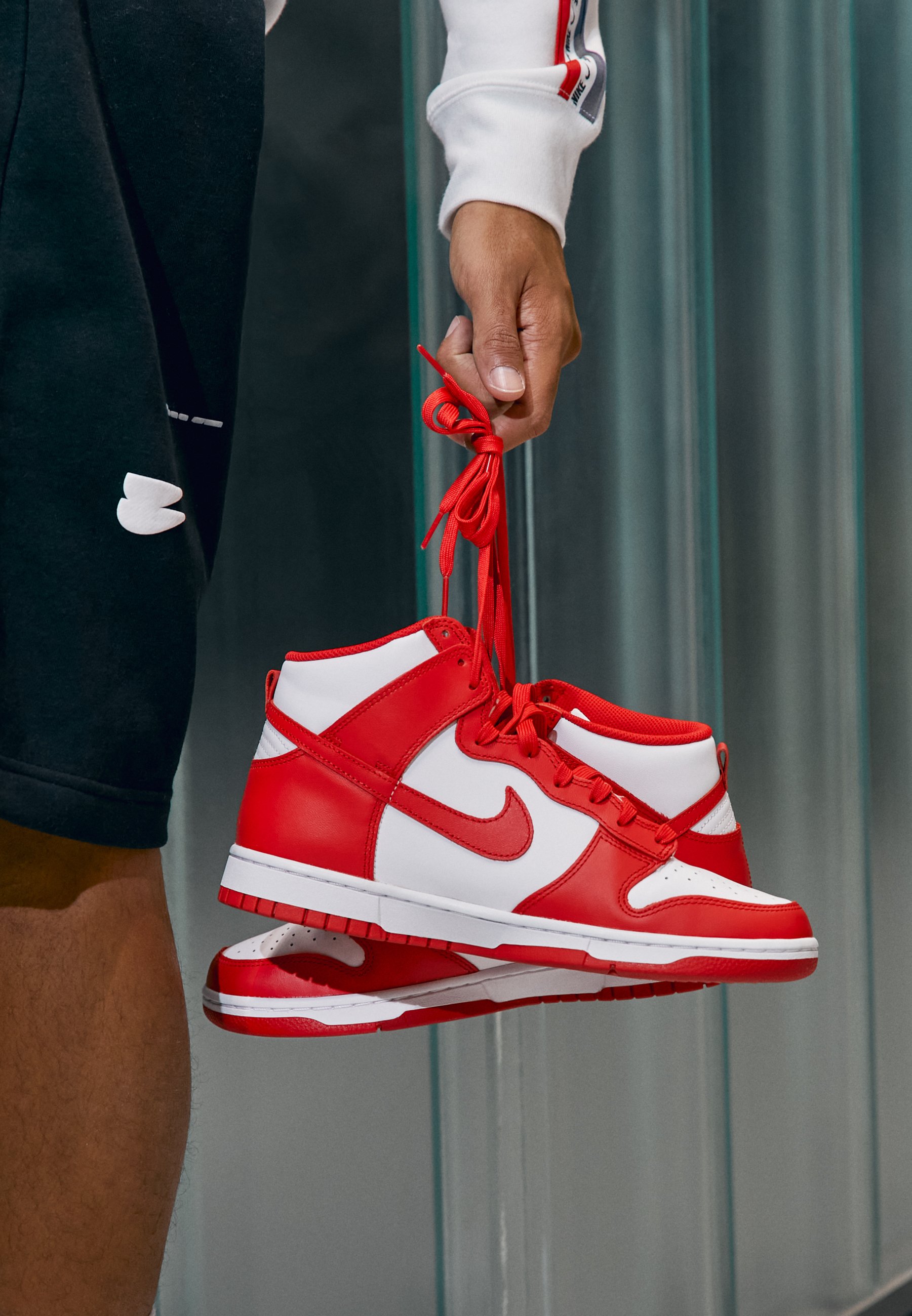 Nike Sportswear NIKE DUNK HI RETRO BTTYS - Sneakers hoog - white/univ  red/wit - Zalando.nl