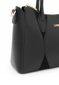 Borsa a mano in pelle nera con un design strutturato, caratterizzata da lati texturizzati, chiusura con cerniera e un dettaglio logo in tono oro.