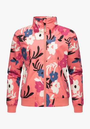 Giacca bomber floreale con sfondo rosa, caratterizzata da fiori bianchi, blu e viola. Include una zip frontale e polsini e orlo a costine.