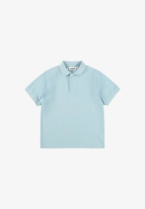 Jasnoniebieska koszulka polo z kołnierzykiem, krótkimi rękawami i teksturowaną tkaniną. Na piersi znajduje się subtelne logo.