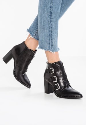 Kotníková obuv - black