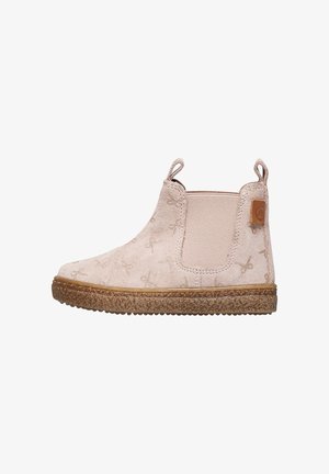 Bottes chelsea en suede rose clair avec des panneaux latéraux élastiques, semelle en caoutchouc texturée et motif gaufré. Équipées d'une languette arrière pour un enfilage facile.