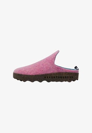 Slipper zum Hineinschlüpfen mit rosa Filzoberteil, dunkler strukturierter Sohle mit Markennamen und kleinem schwarzem Zuglasche an der Ferse.