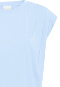 Svijetloplava pletena kratka majica s okruglim izrezom i suptilnim detaljima šava na ramenima.