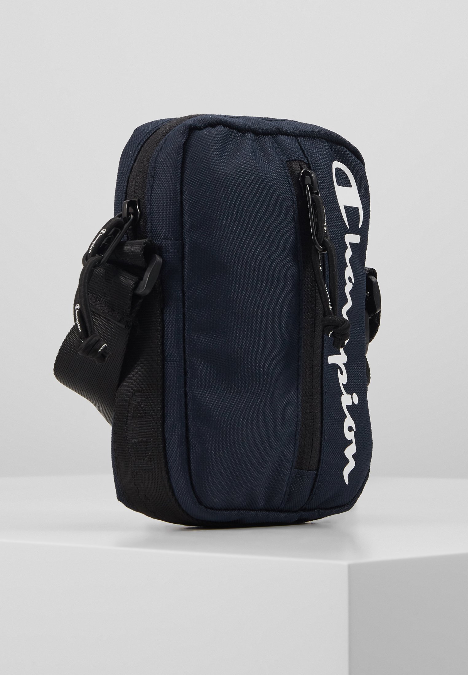LEGACY SMALL SHOULDER BAG Axelremsväska dark blue LEGACY SMALL SHOULDER BAG Axelremsväska dark blue
