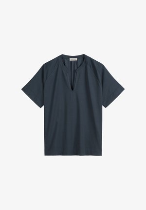 Granatowa bluzka z krótkim rękawem i dekoltem w serek, wykonana z miękkiej mieszanki bawełny, z rękawami raglanowymi i luźnym krojem.