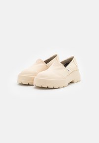 TOMS Polobotky - sand