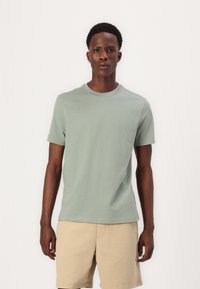 GAP EVERYDAY SOFT CREW SOLID - Pamata T-krekls - gasoline green