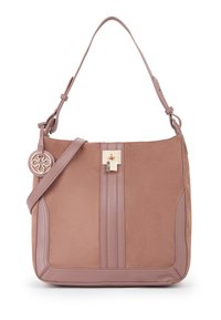 Roze suède handtas met een gestructureerde vorm, voorzien van een gouden sluiting, een verstelbare strap en een ronde hardware accent. Glad en textuurrijk oppervlak.