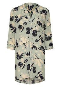 Chemise à boutons florale en tissu vert clair. Présente des motifs de fleurs noirs et crème, des manches 3/4 et un ourlet légèrement arrondi.
