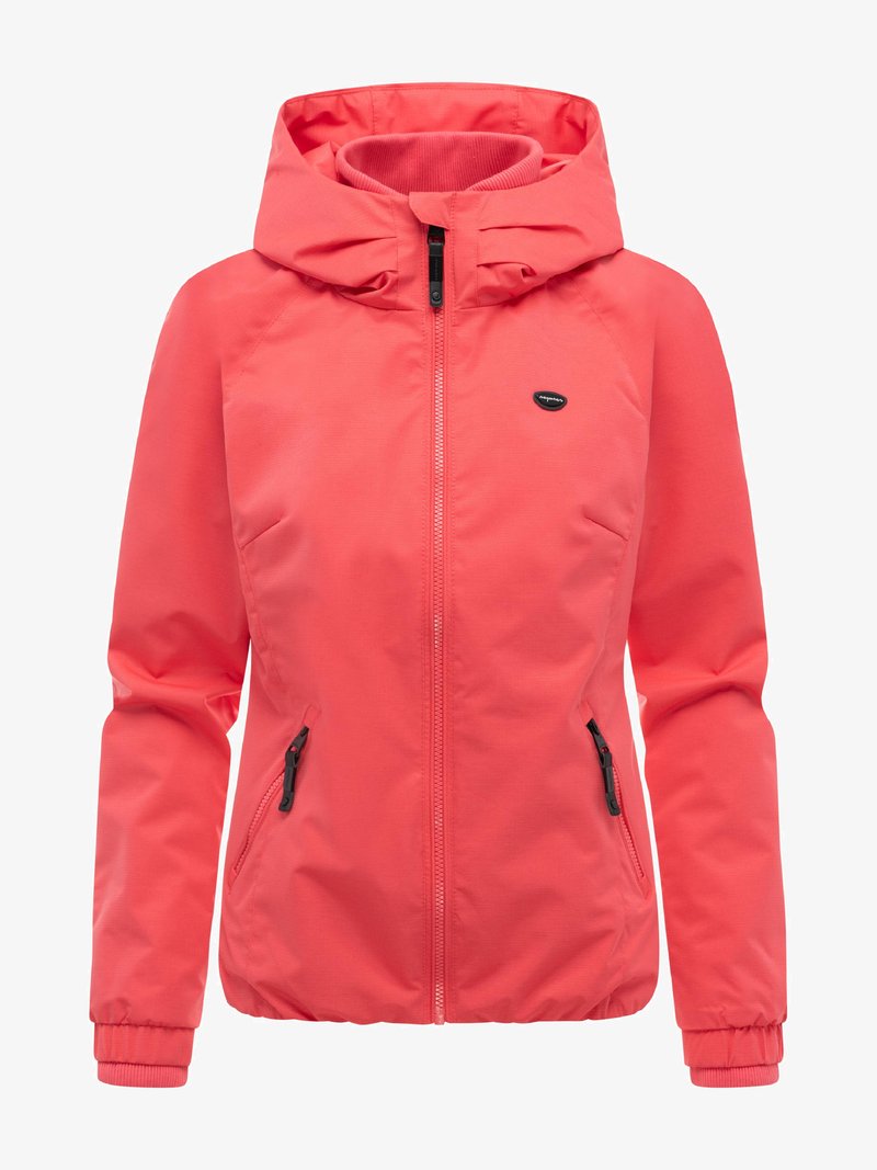 Koralowa różowa kurtka z kapturem, z przednim zamkiem błyskawicznym, zapinanymi na zamek bocznymi kieszeniami, elastycznymi mankietami oraz małym czarnym logo marki na piersi.