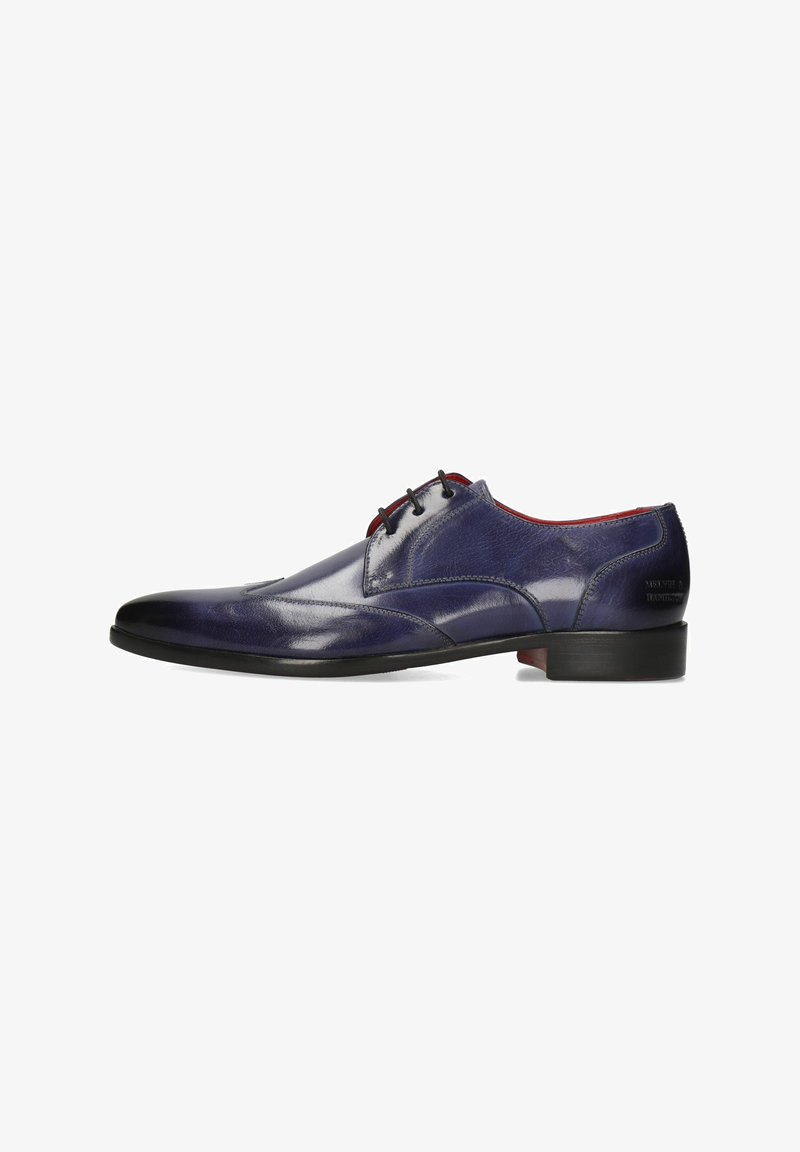Scarpe da cerimonia in pelle blu scuro con un design elegante e punta tonda. Presentano cinque asole, una superficie liscia e un sottile bordo rosso a contrasto.