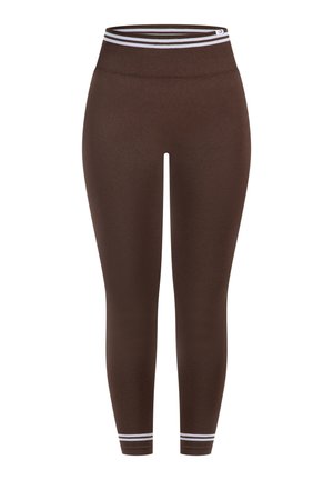 Leggings marroni con una fascia in vita alta e strisce bianche a contrasto. Tessuto liscio, design aderente e lunghezza alla caviglia.