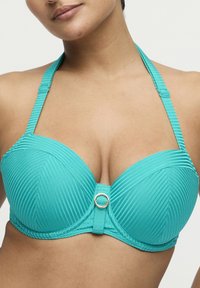 Biustonosz push-up w kolorze zielonkawoniebieskim z prążkowaną fakturą, fiszbinami, wąskimi ramiączkami i złotym okrągłym elementem ozdobnym na środku przodu.