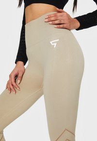 SQUATPROOF RUNNER SEAMLESS HIGH WAISTED  - Tajice - beige