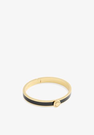 Bracciale a bangle in metallo color oro con inlay in smalto nero, caratterizzato da un accento tondeggiante del logo. Superficie liscia con finitura lucida.
