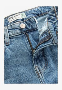 Seleccionado, mid blue