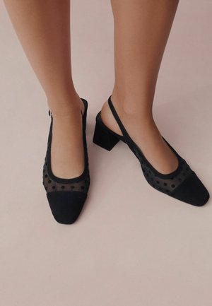 Klasiski papēži - new black polkadot