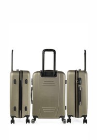 Maleta rígida de color dorado metálico. Cuenta con asa telescópica, superficie texturizada, múltiples ruedas y cierre con cremallera con candado.