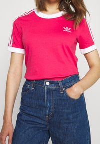 adidas Originals T-shirt med print - black