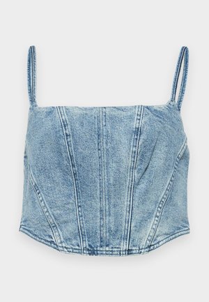 Helles blaues Denim-Croptop mit dünnen Trägern, strukturierten Oberkörpernähten und einem leicht abgerundeten Saum. Besitzt eine glatte Textur.