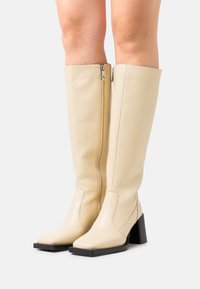 ASRA KERRIA - Botas - duckling