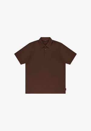 Polo marron à manches courtes avec trois boutons et un col classique, présenté à plat sur un fond blanc.