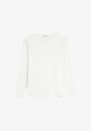 Biała koszula z długim rękawem wykonana z miękkiej tkaniny, z okrągłym dekoltem, plisą zapinaną na trzy guziki oraz małym logo przy dole.