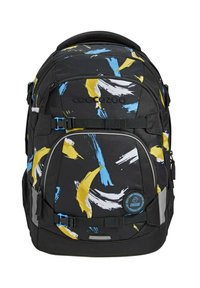 Rucksack mit buntem Farbstrichmuster in Gelb, Blau und Weiß auf schwarzem Stoff. Verfügt über verstellbare Träger und Seitentaschen.