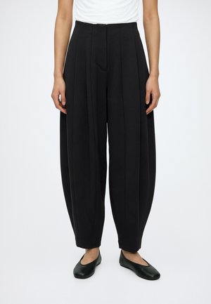 YAS, YASBAY BARREL BALLOON PANT - Панталони - black