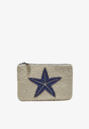 Beżowa kopertówka z koralikami, z błyszczącym, niebiesko-fioletowym wzorem rozgwiazdy na środku przodu oraz zamkiem błyskawicznym na górze.