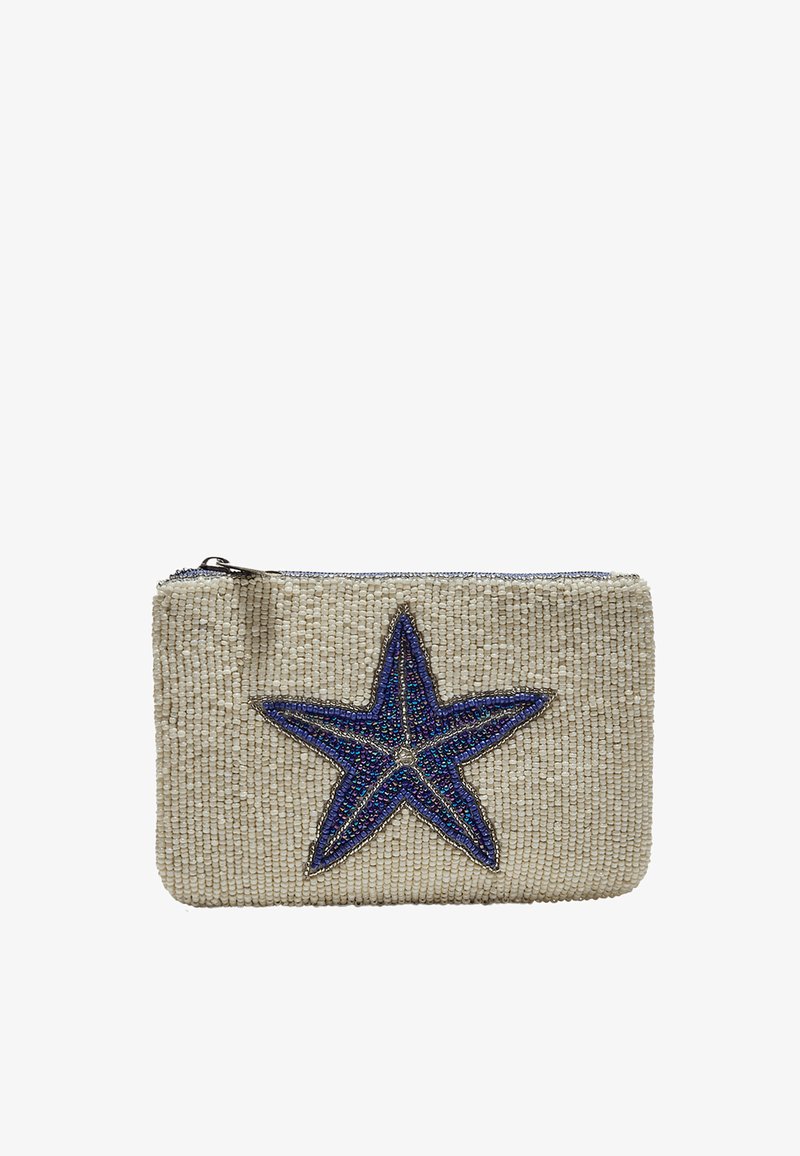 Pochette beige perlée avec un motif étoile de mer bleu et violet scintillant centré sur le devant et une fermeture éclair sur le dessus.
