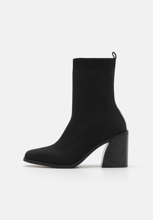 Marks & Spencer Botki