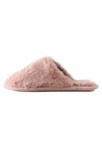 Bolyhos, rózsaszín, könnyen felvehető papucsok, puha, texturált felső résszel, kerek orral és párnázott talppal, alacsony profilú dizájnnal.