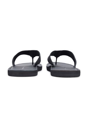 Par de sandalias negras tipo chanclas con suelas planas, vistas desde atrás mostrando las correas en forma de tira y las plantillas texturizadas.