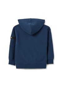 Felpa con cappuccio blu navy, dotata di tasca a soffietto, polsini e orlo a costine, caratterizzata da una patch sul maniche sinistro per dettagli. Tessuto morbido e texturizzato.