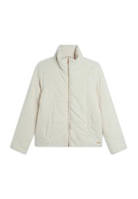 Chaqueta de crema acolchada con un cuello alto, cierre de cremallera frontal, dos bolsillos laterales y sutil textura acanalada. Acentos de herrajes dorados en la cremallera.