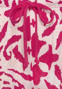 s.Oliver SHORTY SET - Pidžaamakomplekt - magenta ecru gemustert
